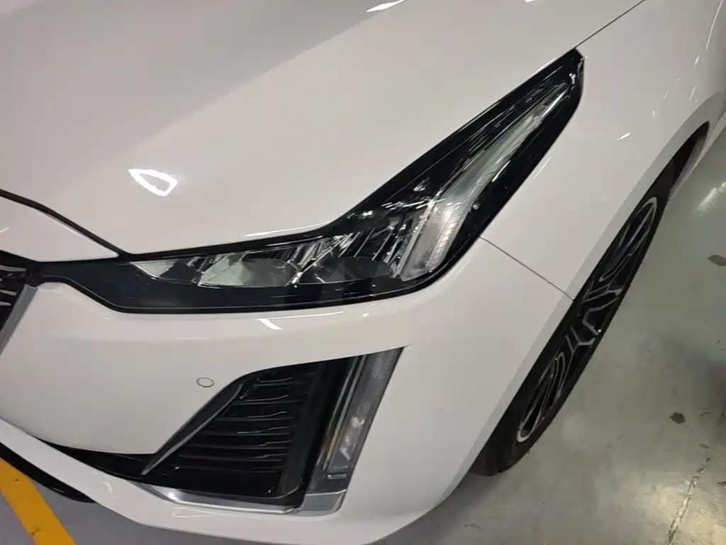 Cadillac CT5 — фото 24