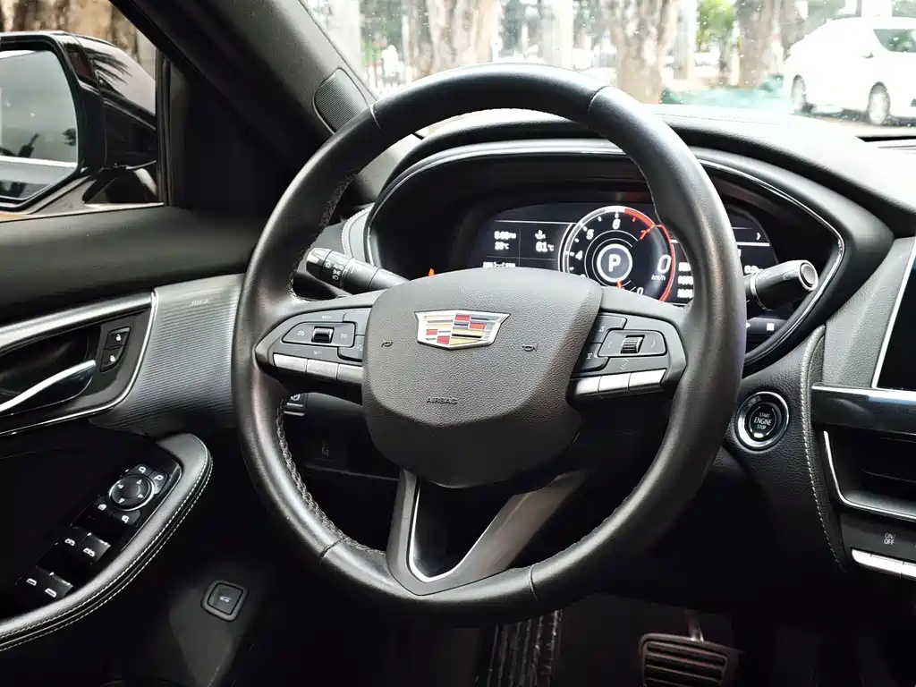 Cadillac CT5 — фото 14