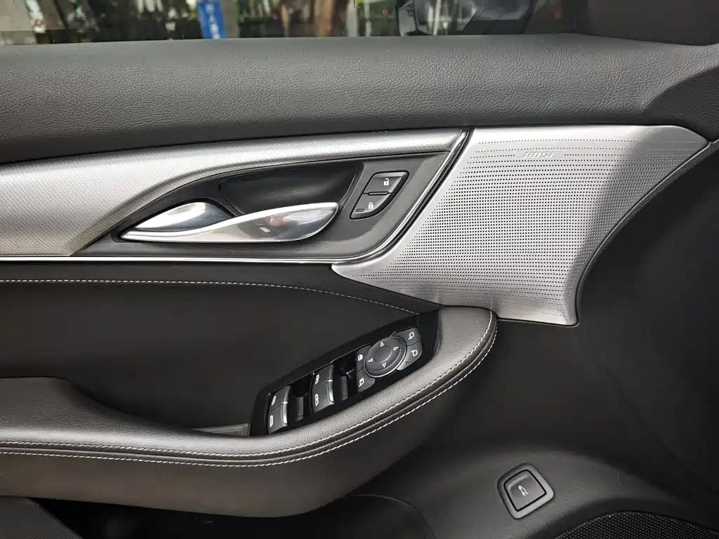 Cadillac CT5 — фото 9