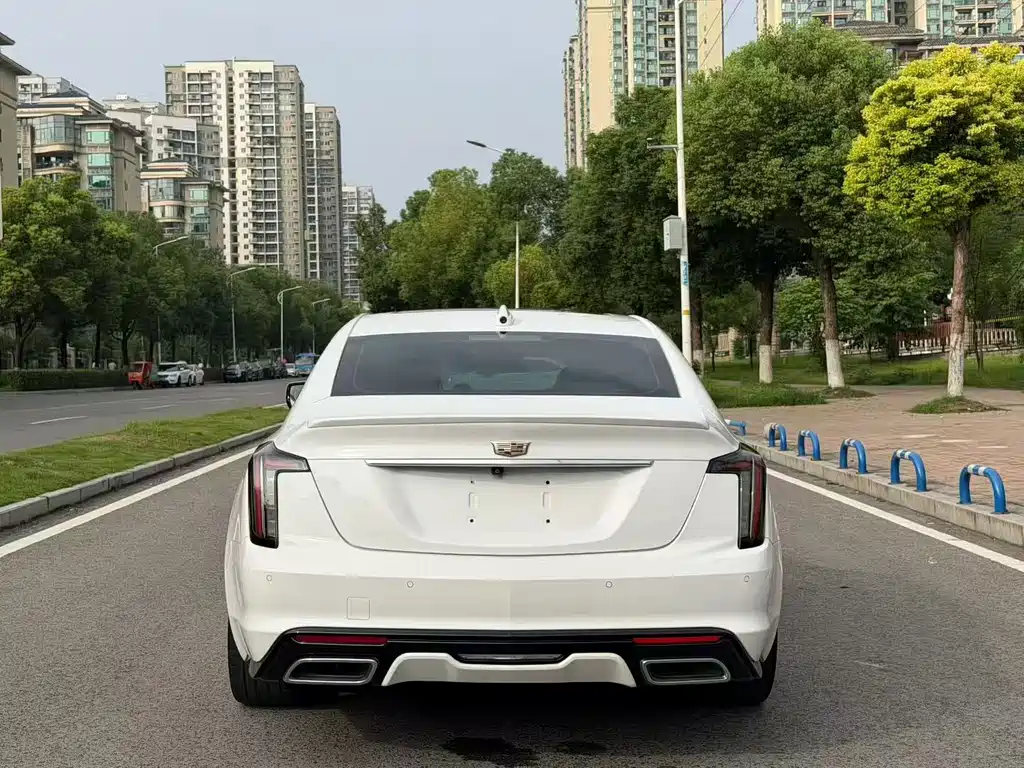 Cadillac CT5 — фото 8