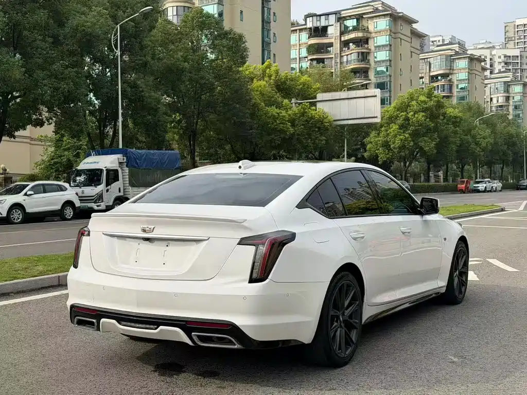 Cadillac CT5 — фото 9