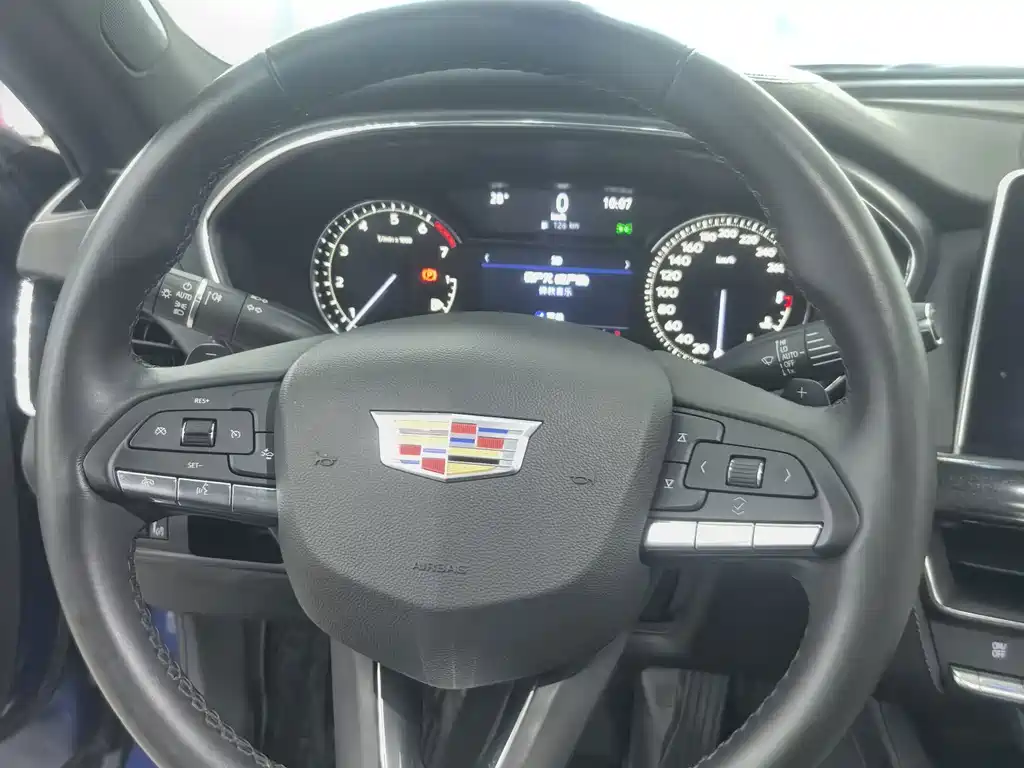 Cadillac CT5 — фото 17