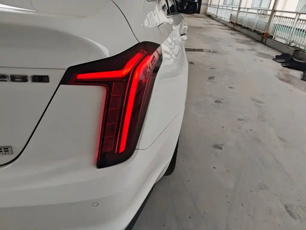 Cadillac CT5 — фото 8
