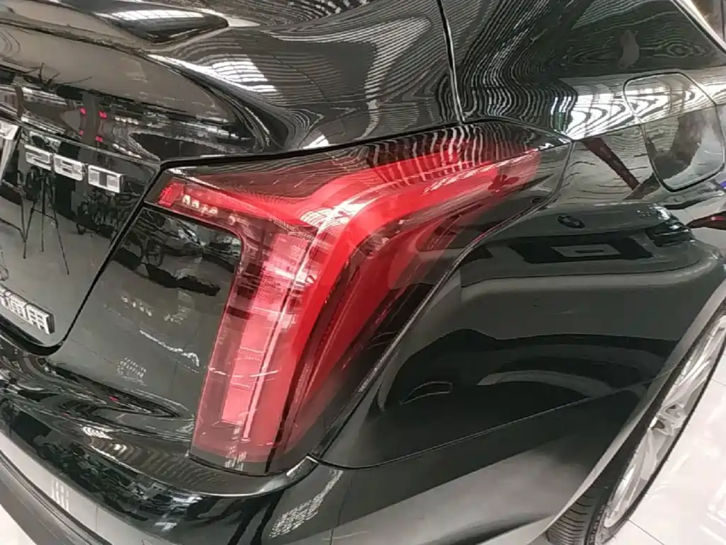 Cadillac CT5 — фото 8