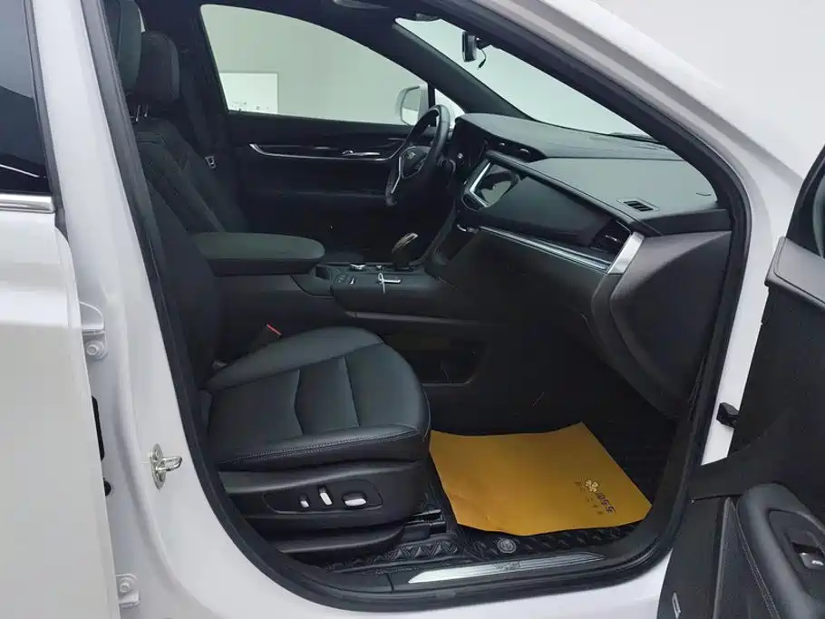 Cadillac XT5 — фото 8