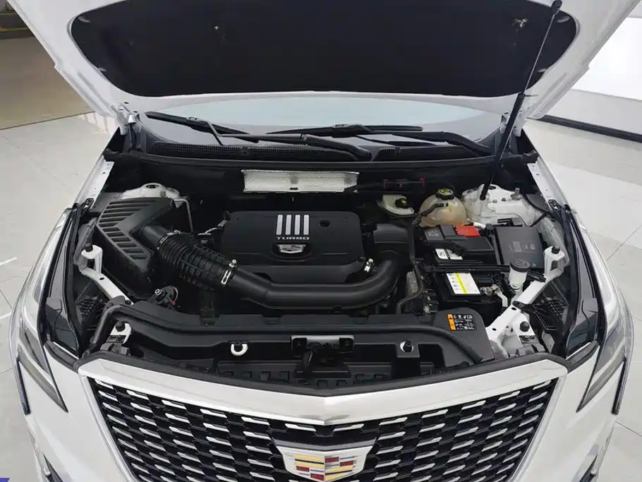 Cadillac XT5 — фото 10