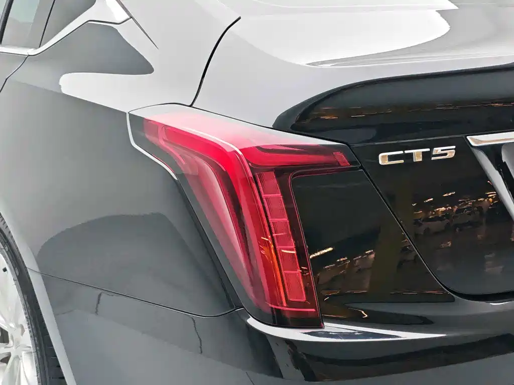 Cadillac CT5 — фото 17