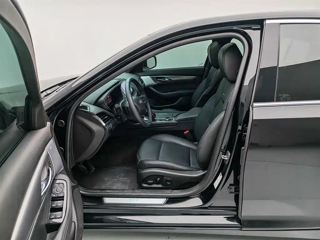 Cadillac CT5 — фото 7