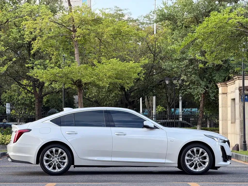 Cadillac CT5 — фото 7