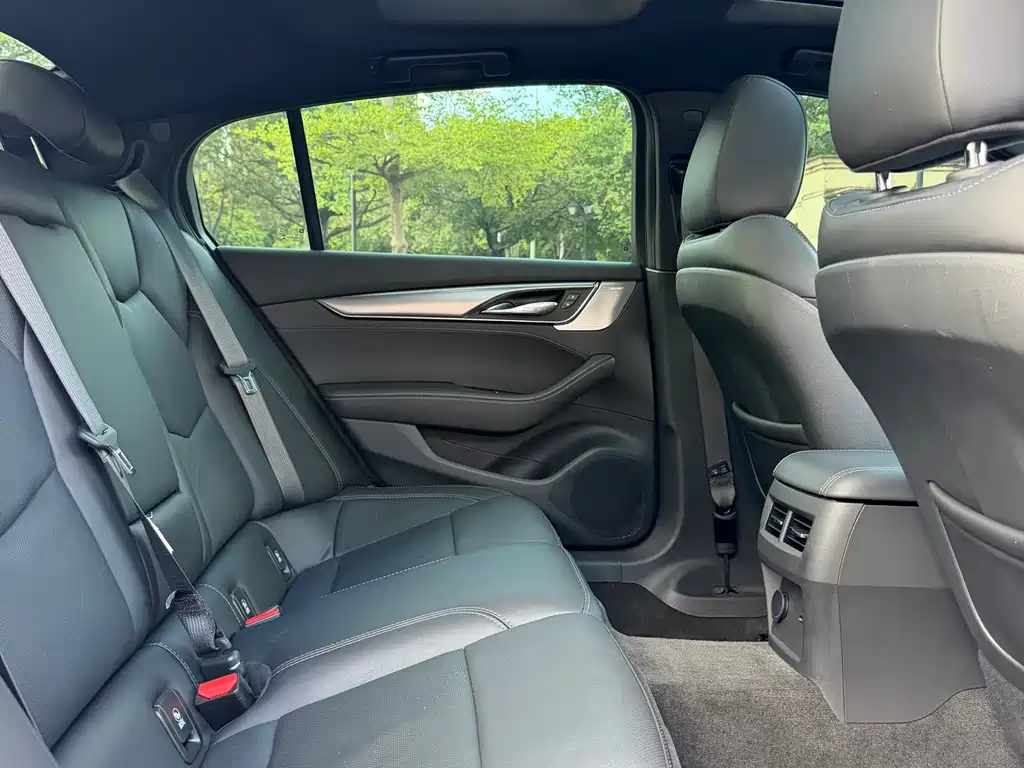 Cadillac CT5 — фото 9