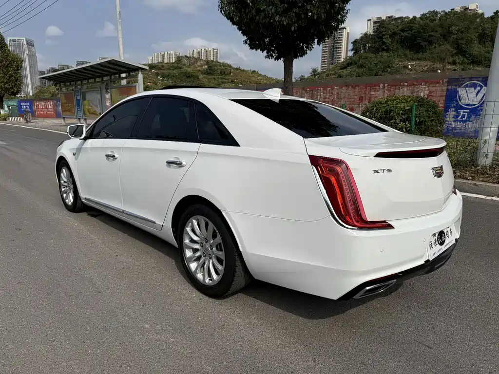 Cadillac XTS — фото 10