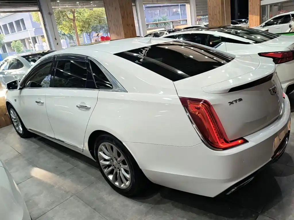 Cadillac XTS — фото 5