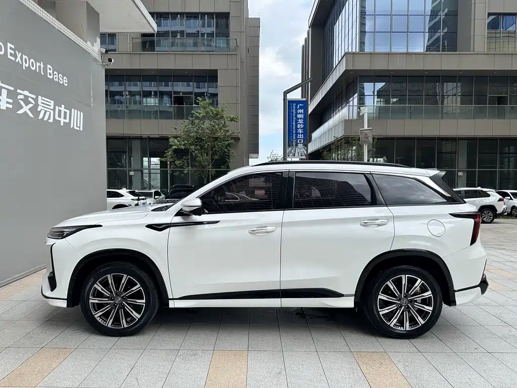 Changan CS75 PLUS — фото 3
