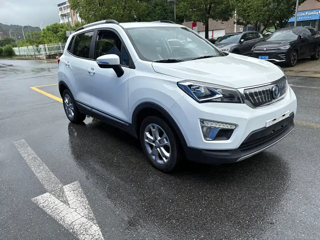 Changan CS15EV — фото 3