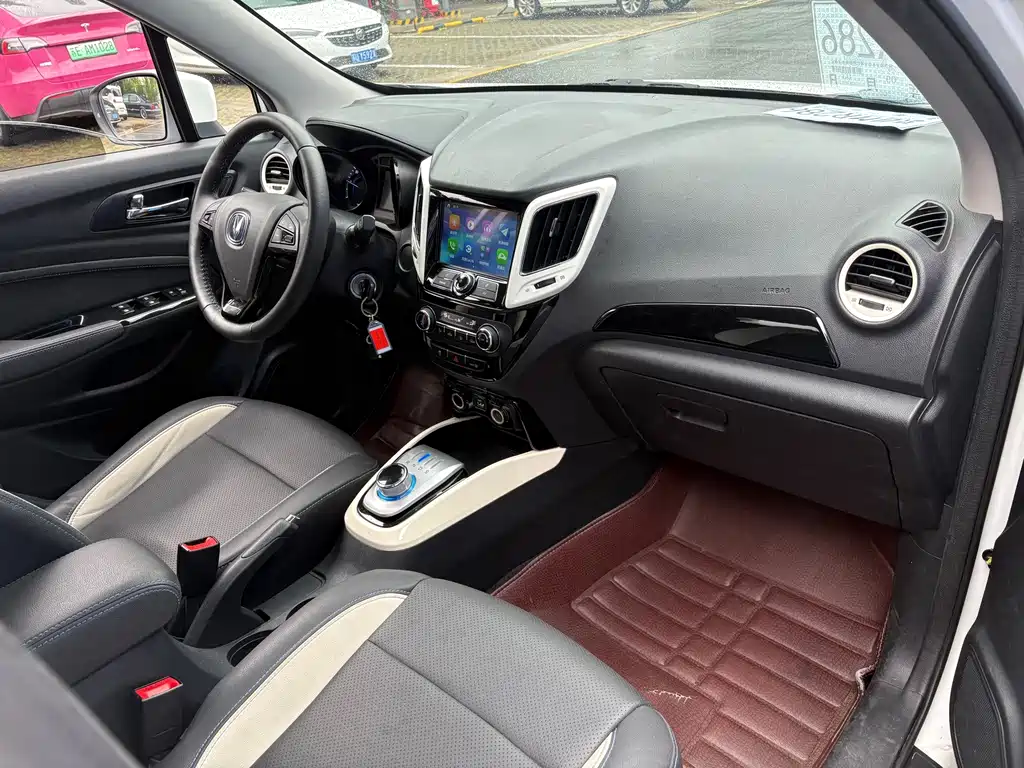Changan CS15EV — фото 4