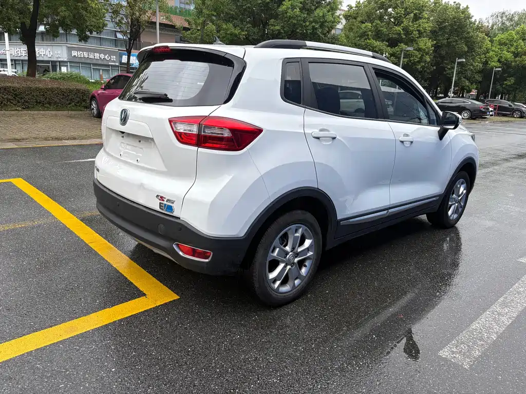 Changan CS15EV — фото 7