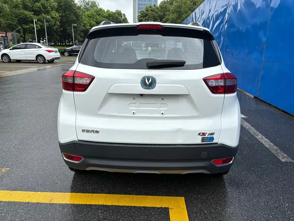 Changan CS15EV — фото 8