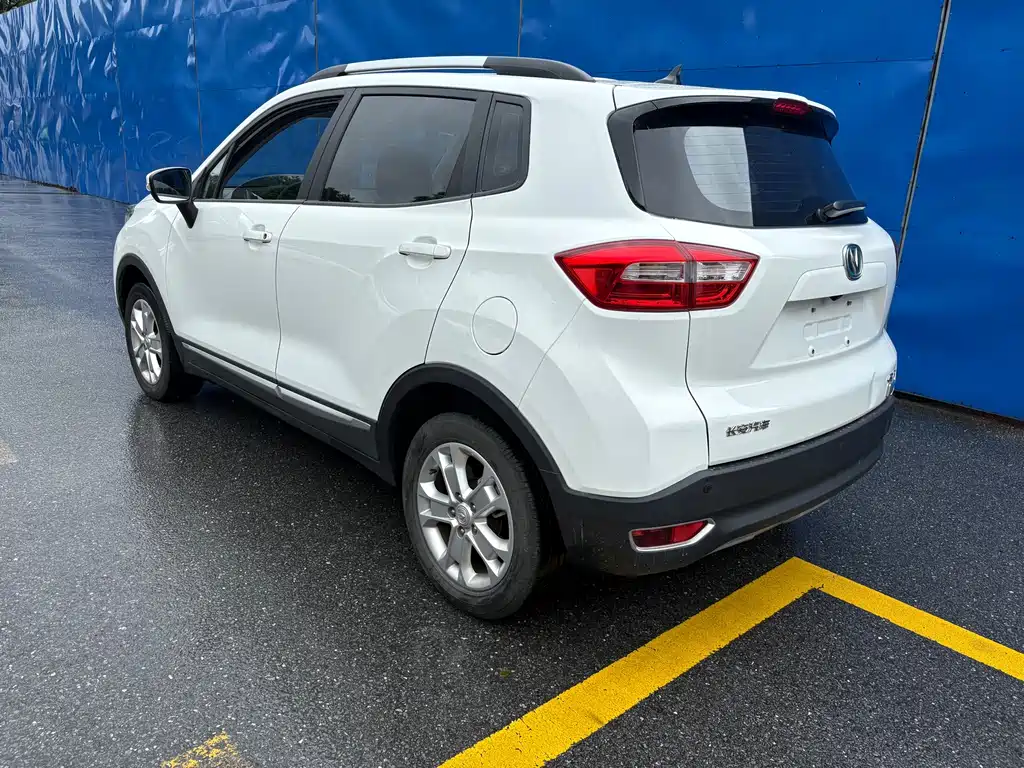 Changan CS15EV — фото 9