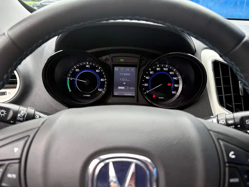 Changan CS15EV — фото 10