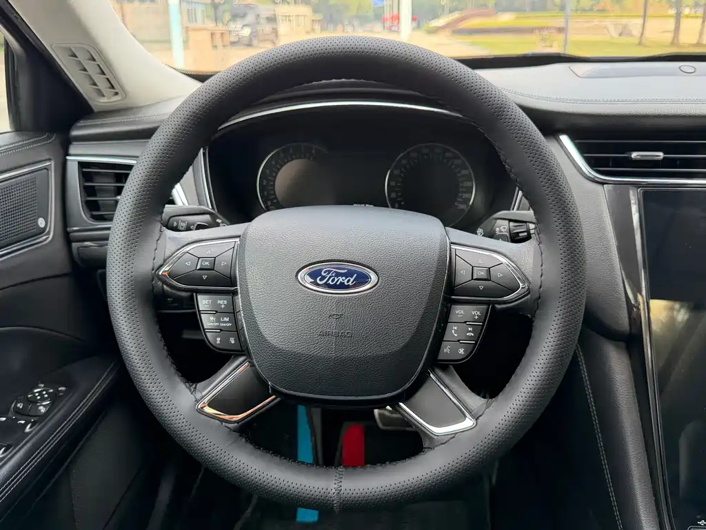 Ford Taurus — фото 10