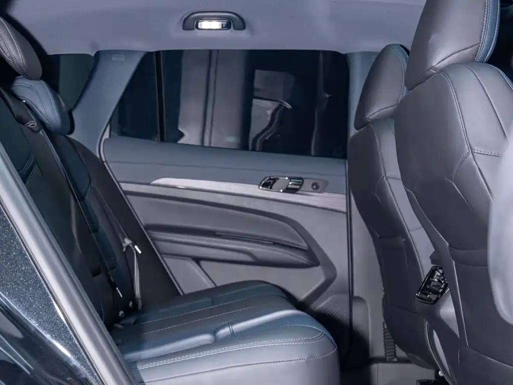 Ford Equator Sport — фото 13