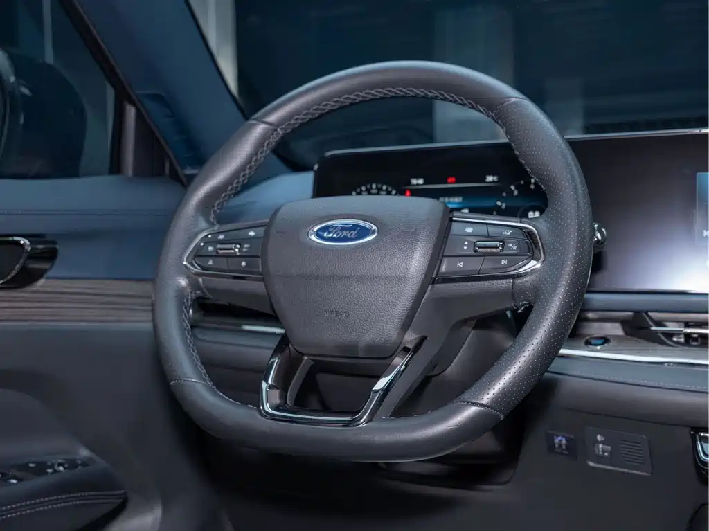 Ford Equator Sport — фото 18