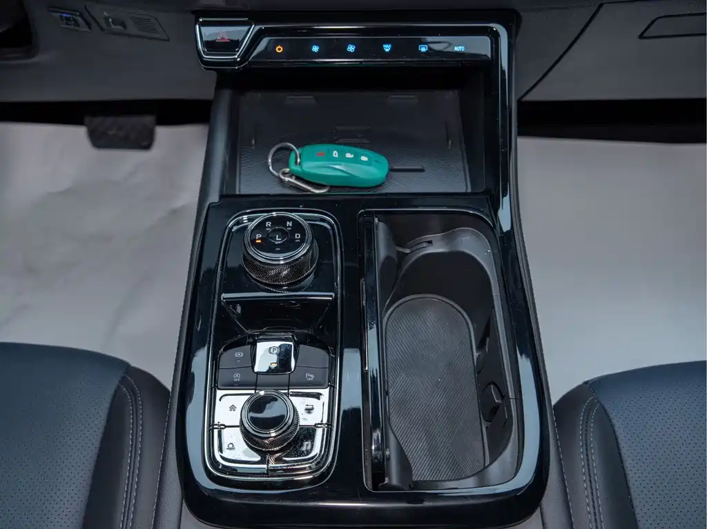 Ford Equator Sport — фото 20