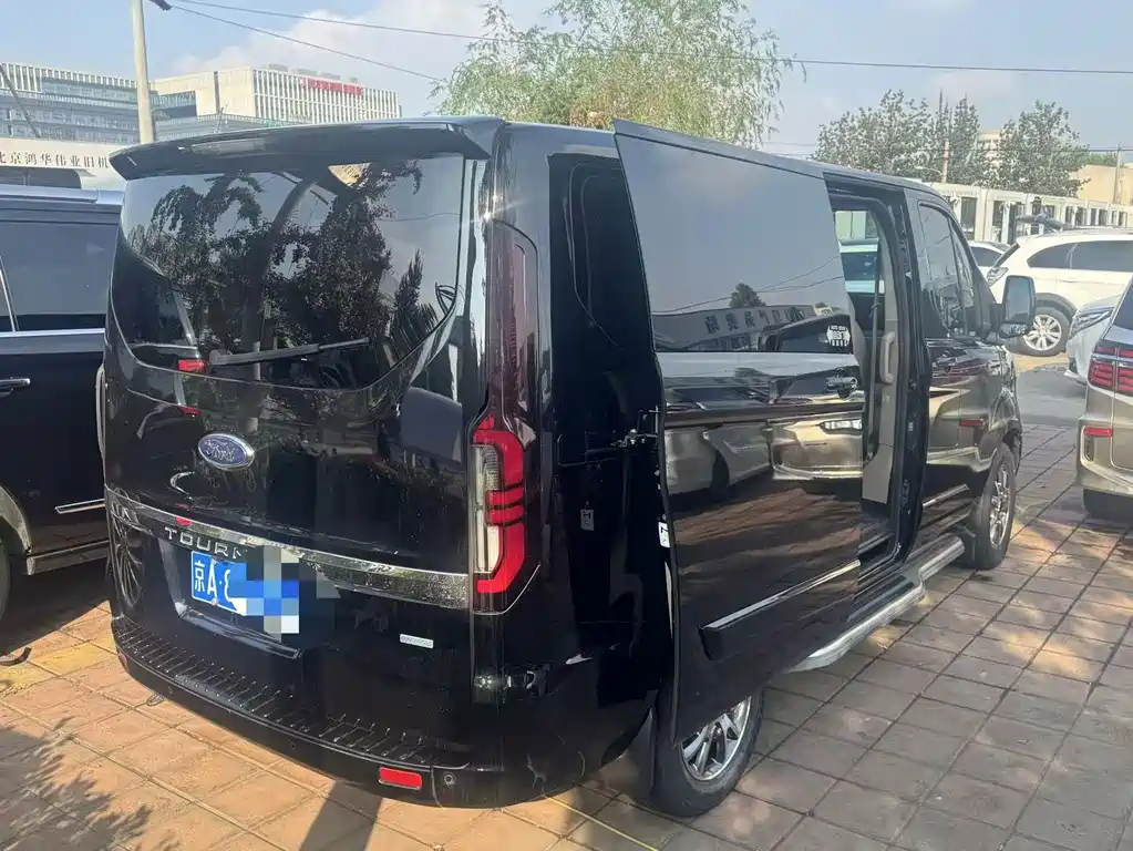 Ford Tourneo — фото 9