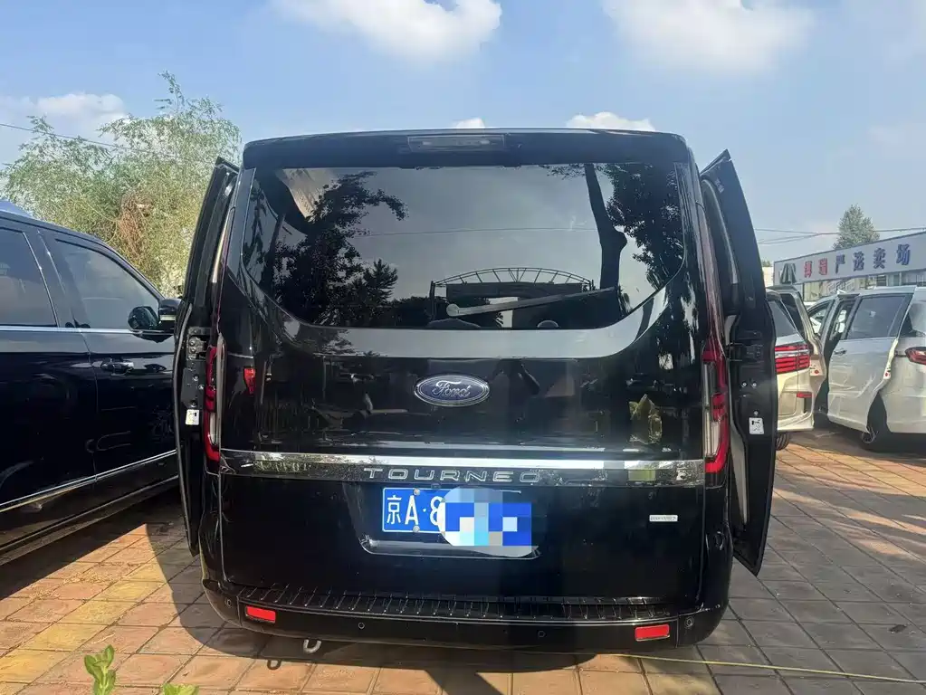 Ford Tourneo — фото 10