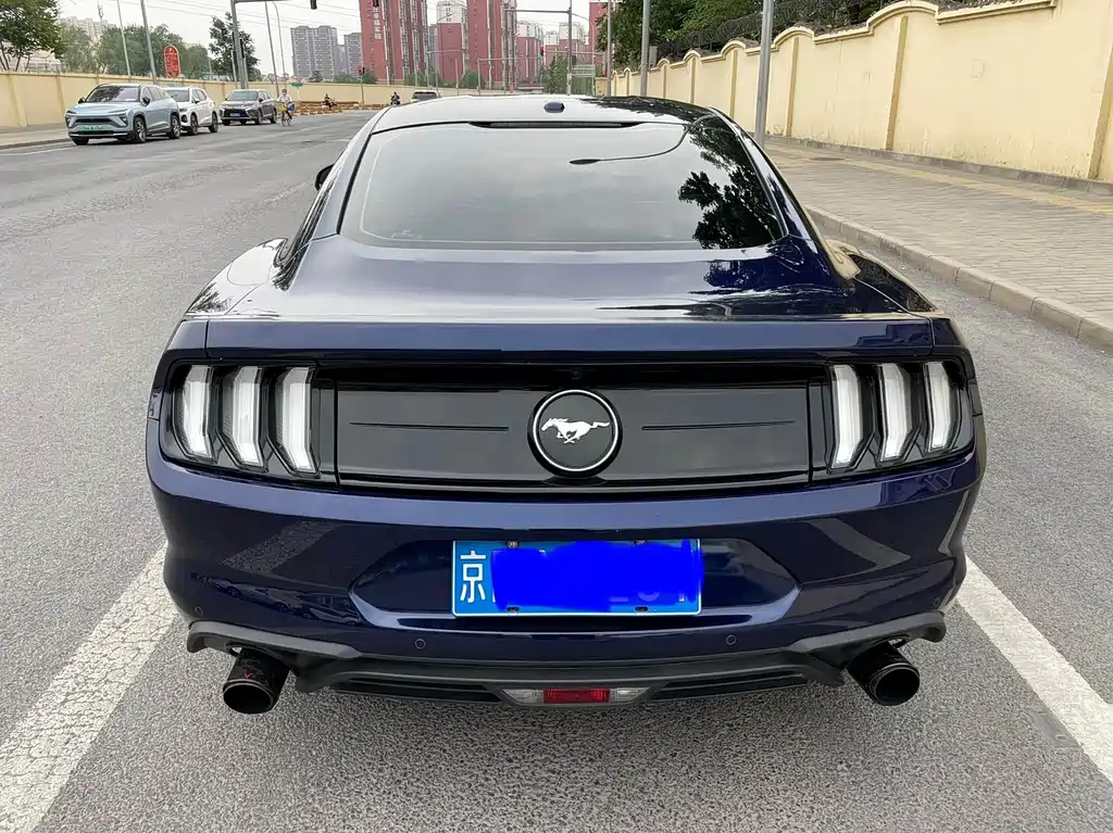 Ford Mustang — фото 5