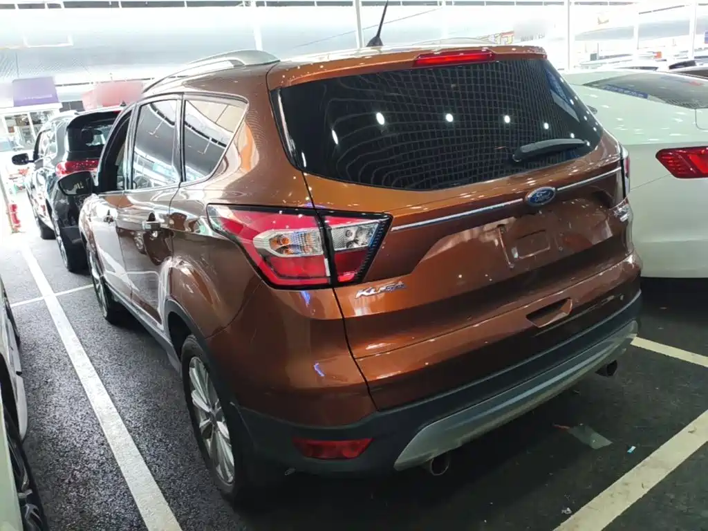 Ford Kuga — фото 5