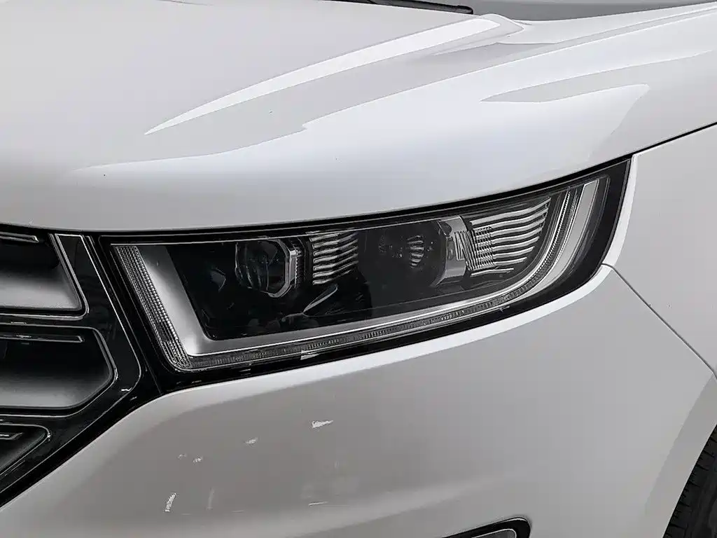Ford Edge — фото 7