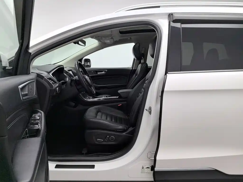 Ford Edge — фото 10