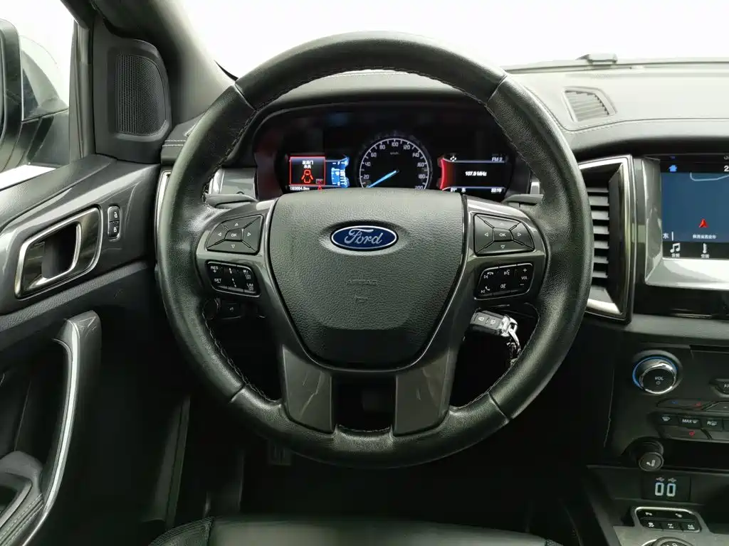 Ford Everest — фото 11