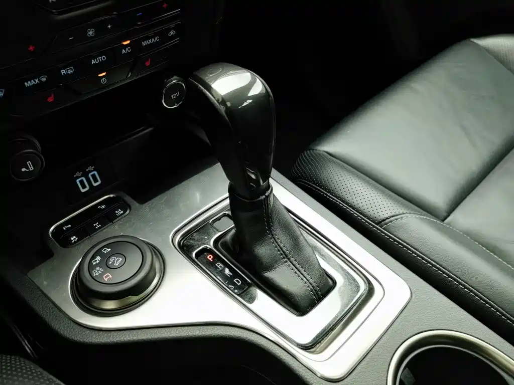 Ford Everest — фото 13