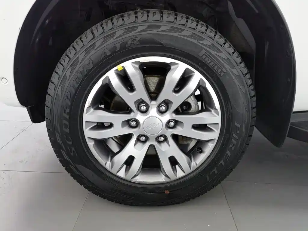 Ford Everest — фото 17