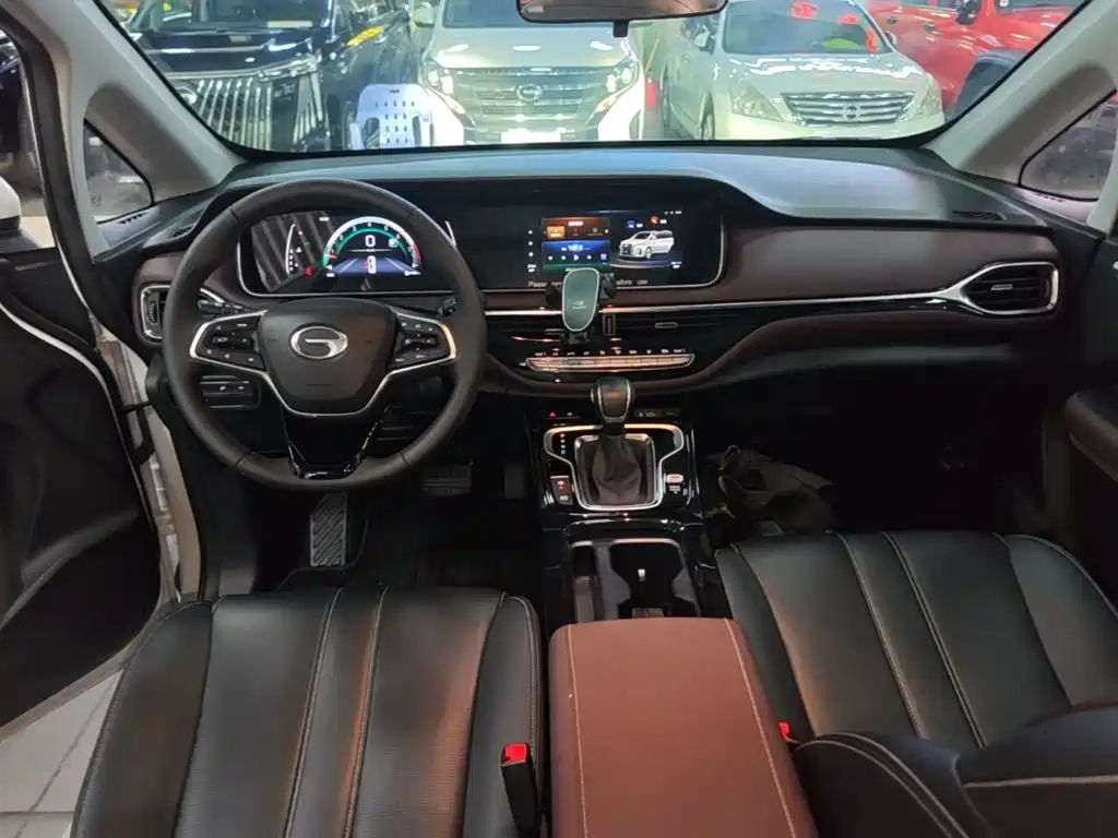 GAC Motor Trumpchi M6 — фото 10