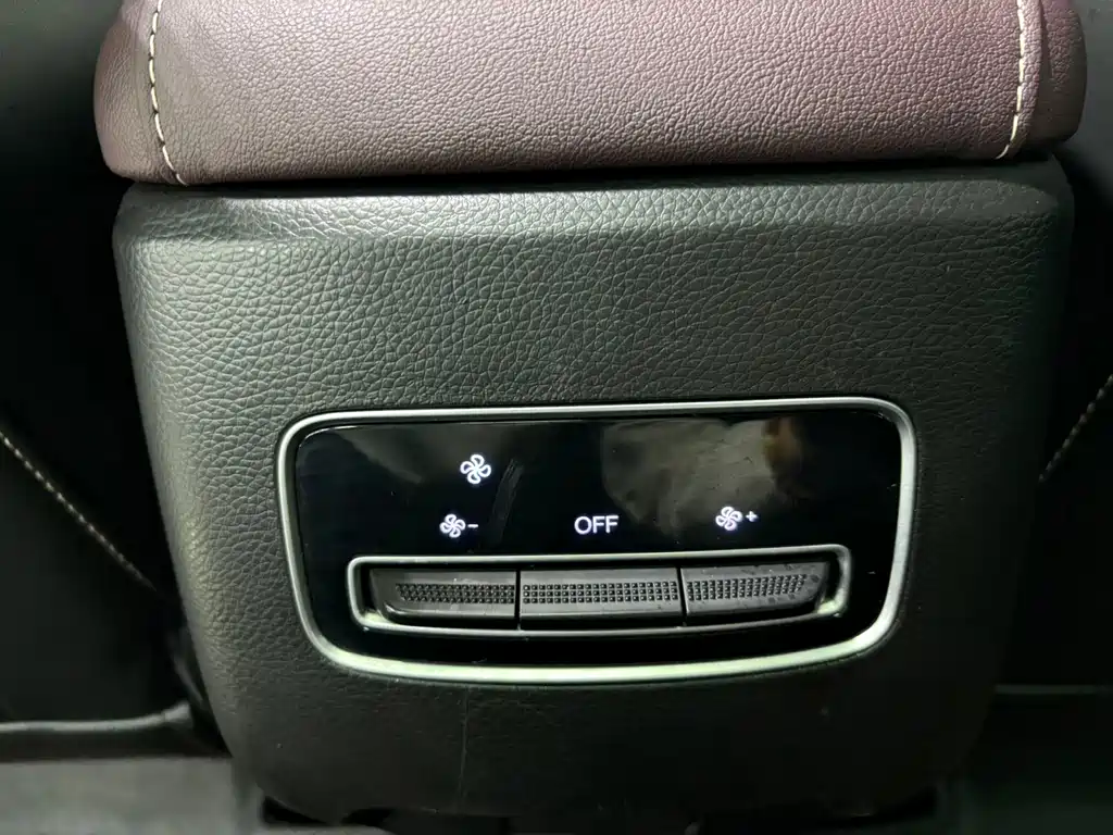 GAC Motor Trumpchi M6 — фото 19