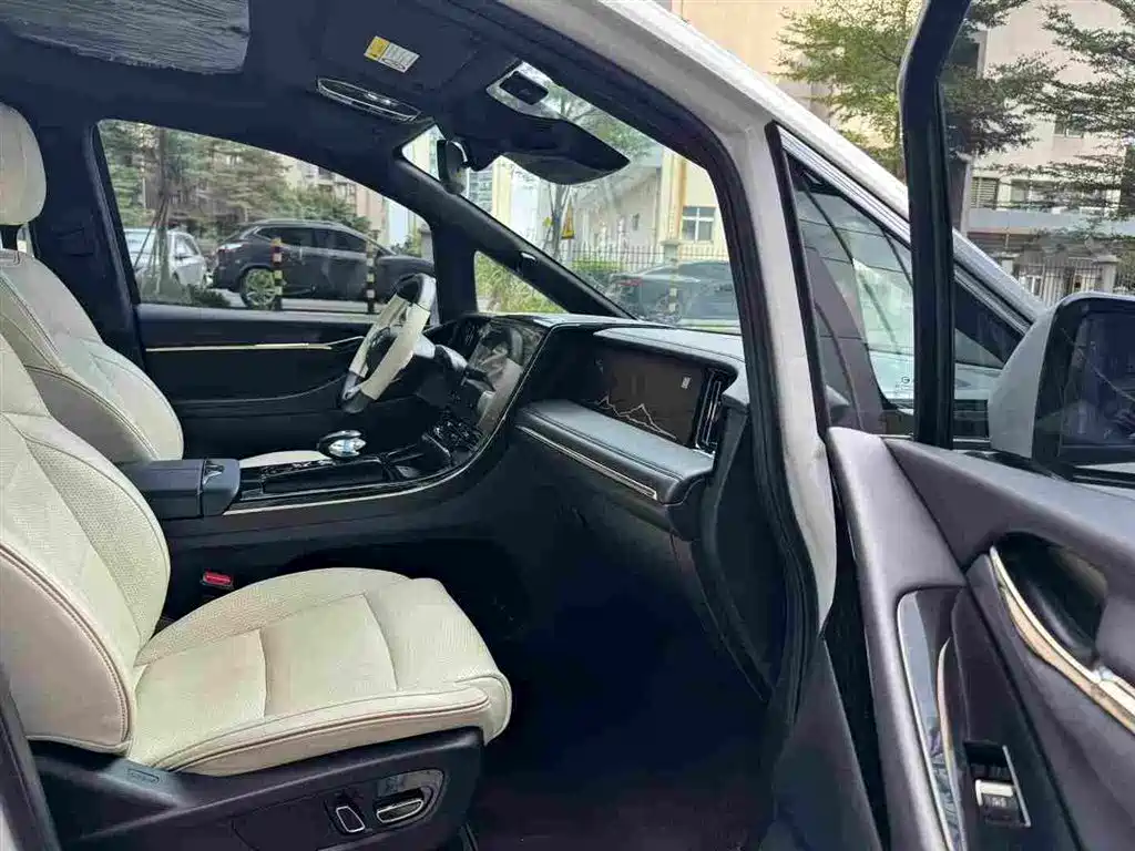 GAC Motor Trumpchi M8 — фото 8
