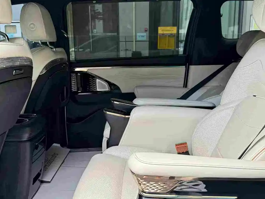 GAC Motor Trumpchi M8 — фото 10