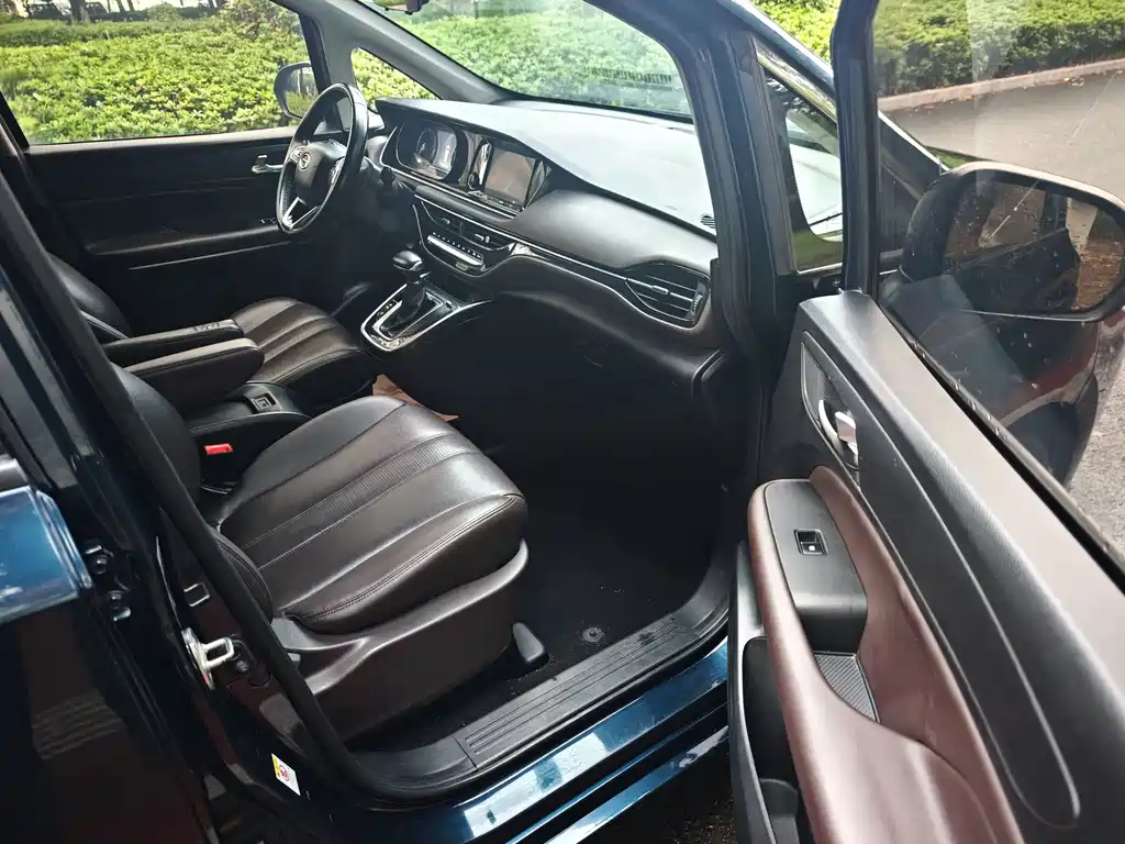 GAC Motor Trumpchi M6 — фото 10