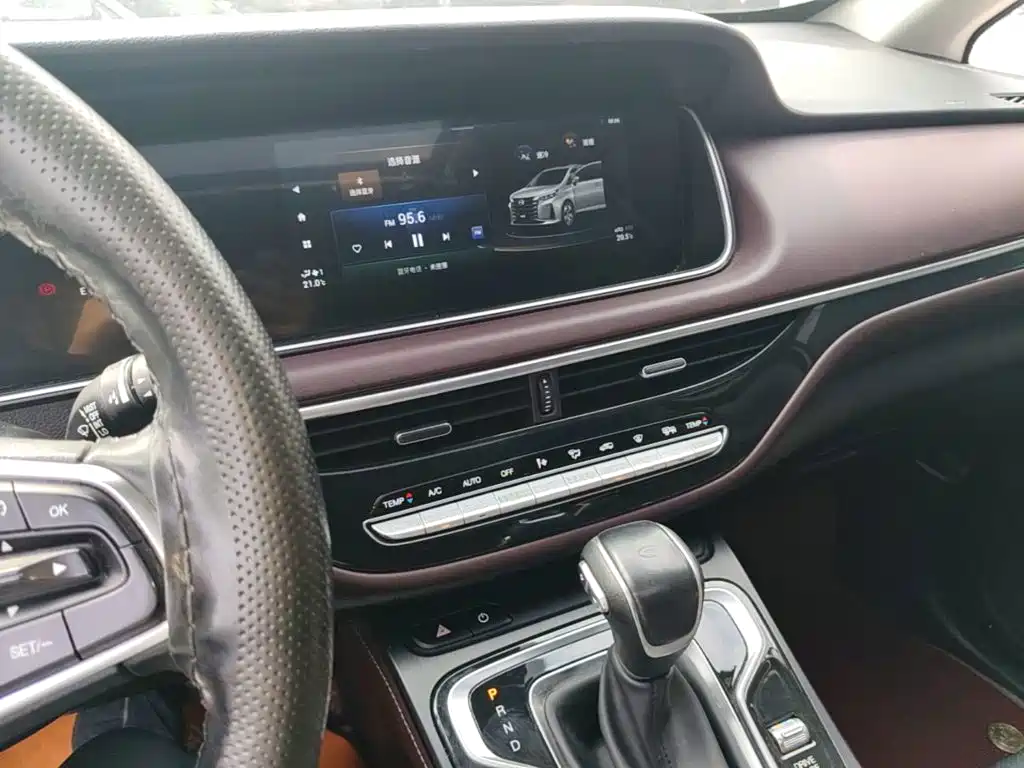 GAC Motor Trumpchi M6 — фото 13