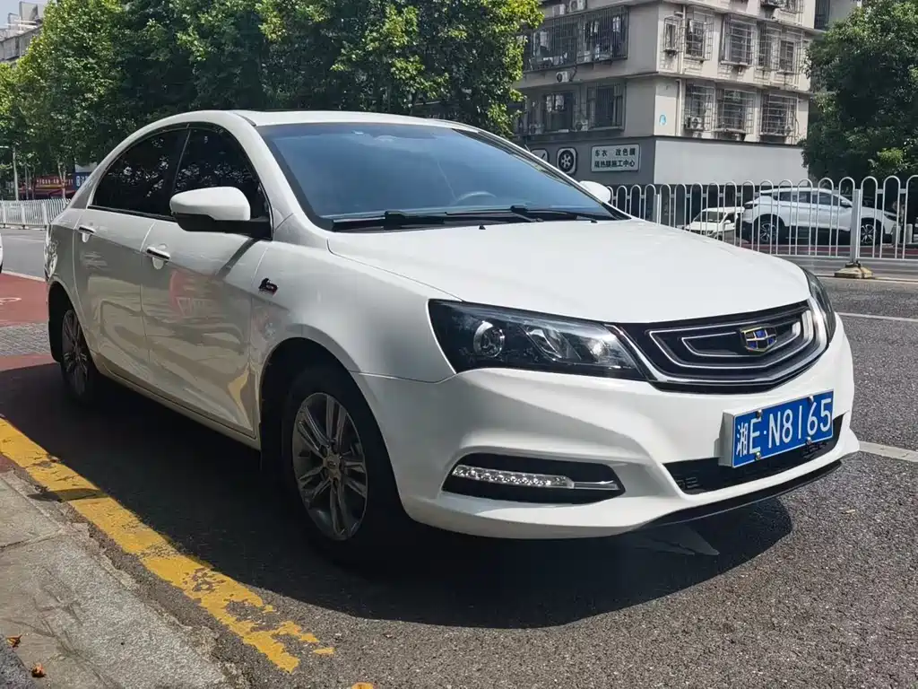 Geely Emgrand — фото 3