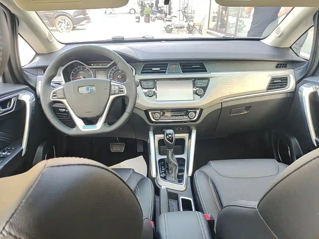 Geely Vision X3 — фото 10