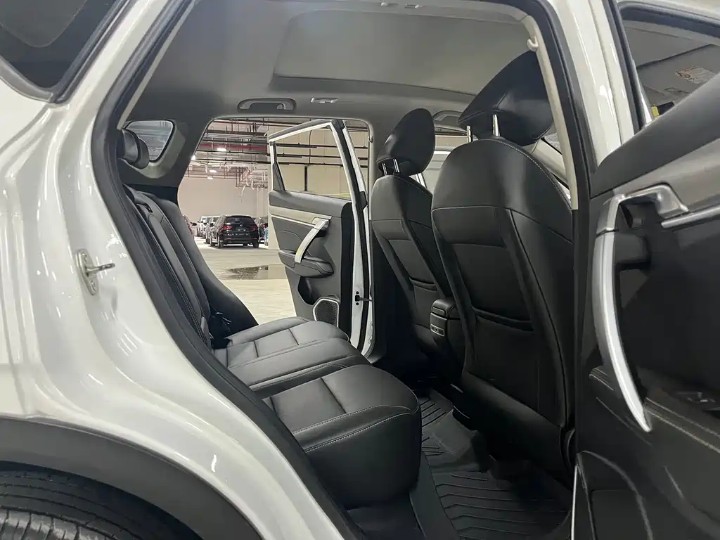 Geely Binyue — фото 10