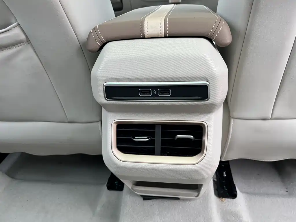 Geely Icon — фото 11