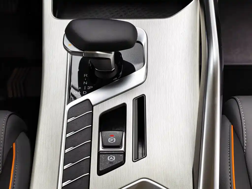 Geely Binyue — фото 14