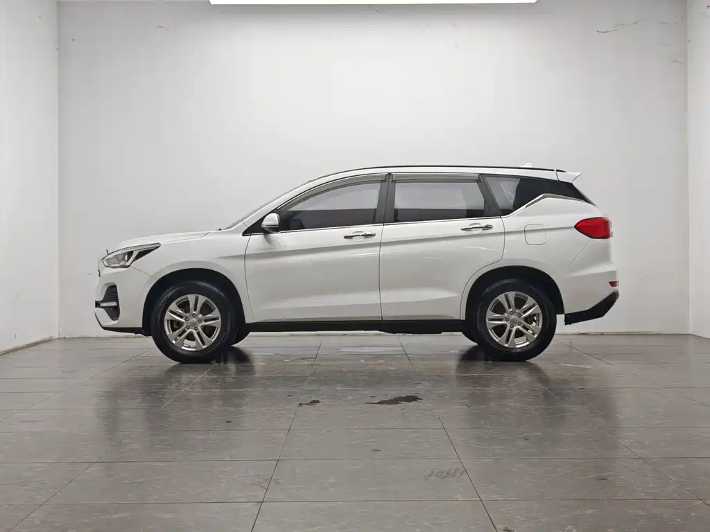 Haval M6 — фото 10
