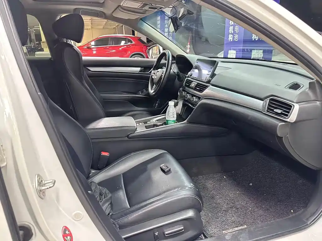 Honda Accord — фото 8