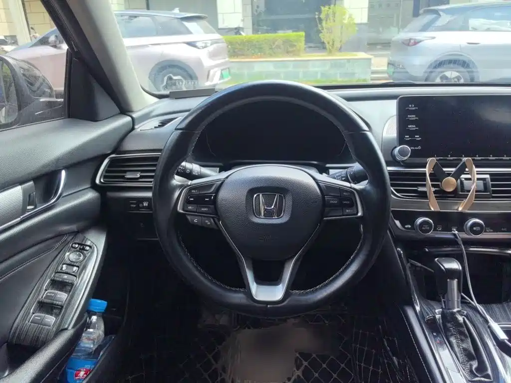 Honda Accord — фото 6